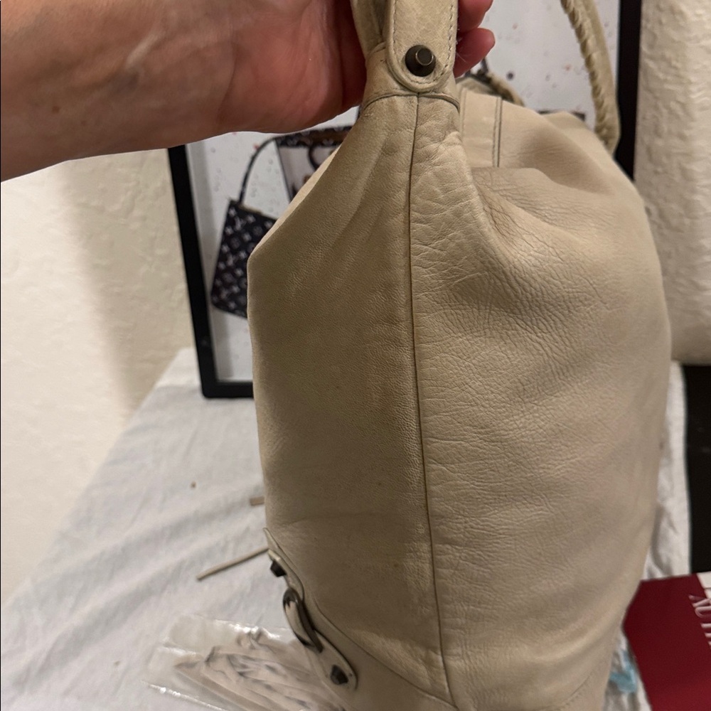 Balenciaga Leather Shoulder Bag - Picture 7 of 11